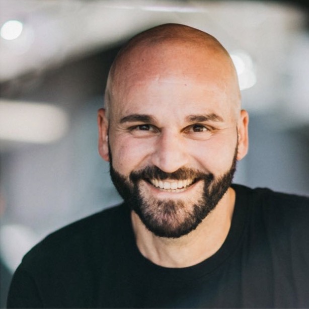 Stefano, Inhaber von Vera Pizza Ape, lächelt in die Kamera